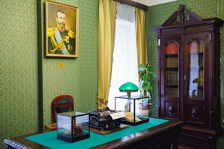 Экспозиция «Портрет семьи Сухановых»