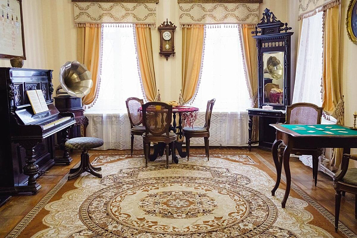 Экспозиция «Портрет семьи Сухановых»